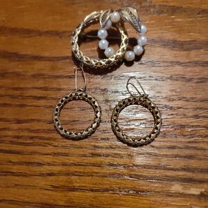 Vintage Hobe Gold Tone And Pearls With Matching Earrings